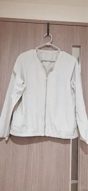 화이트 집업 자켓
