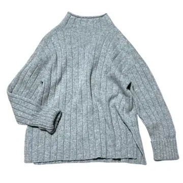 에마큐레이트 와이드 리브 미들 게이지 하이넥 니트 울 그레이