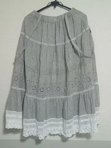 사만사 모스모스 kazumi 콜라보 자수 스커트 그레이