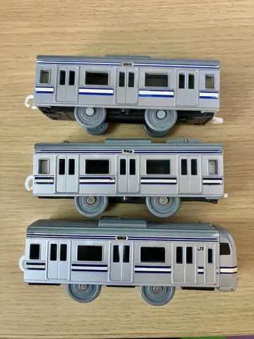 프라레일 요코스카선 E217계 중간차 2량과 후미차