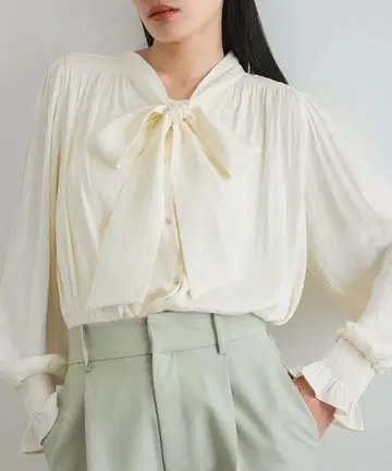 [ 새상품 ] vis 전후 2WAY  보타이 블라우스 아이보리