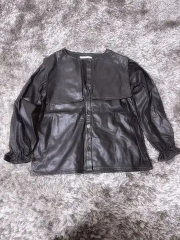 카라 부착 가죽 상의