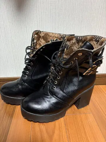 블랙 하이컷 부츠 레오파드 무늬