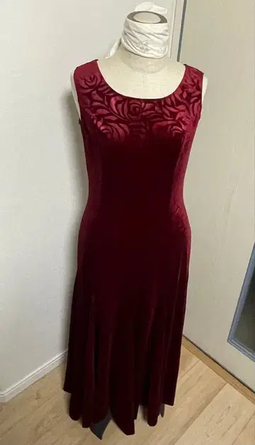 알로하 드레스 벨로아 장미 올 패턴 크림슨 롱 드레스