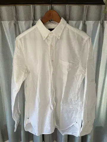 BEAMS + 버튼다운 화이트 셔츠