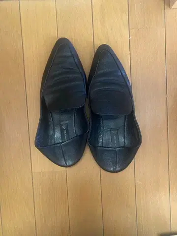 블랙 가죽 플랫슈즈 스티븐