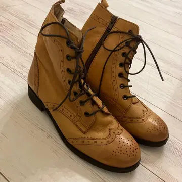 새상품급 잉그 ing 카멜 엠보 윙팁 레이스업 숏부츠 23 겨울 밑창