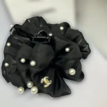 플라워 디자인 블랙 스크런치