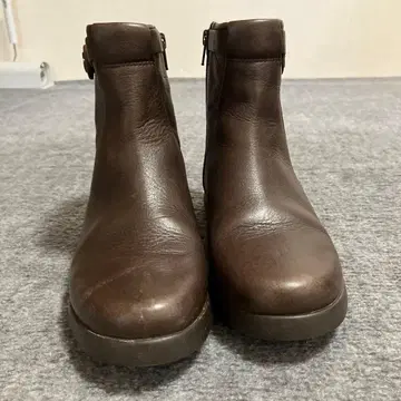 캠퍼 브라운 숏부츠