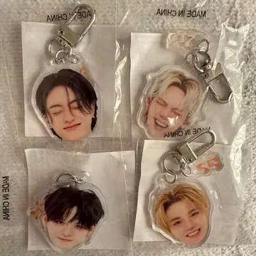 treasure 희로애락 얼굴 아크릴 키링 락 x 4