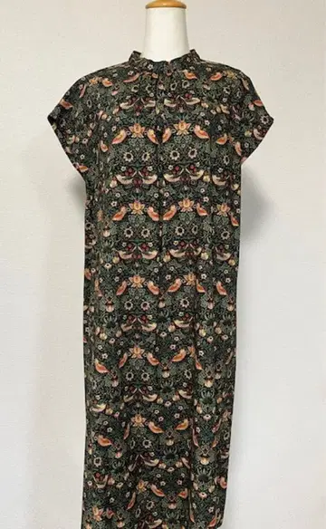 윌리엄 모리스 스탠드 카라 플랫 롱 원피스 (스트로베리 시프)