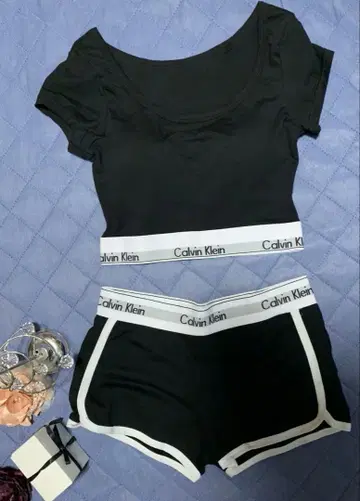 캘빈 클라인 블랙 셋업 S 사이즈