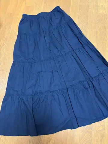 앨리슨 브라운 스커트