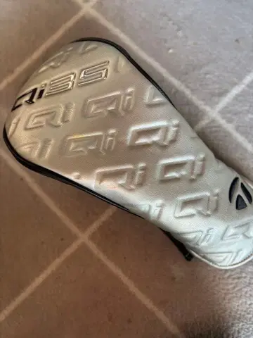 Qi 35 드라이버용 골프헤드커버 실버