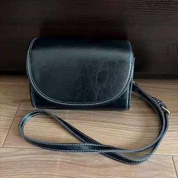 인조 가죽 숄더백 블랙