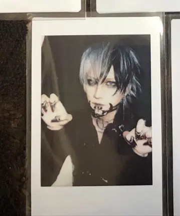 JILUKA 11/18 Zyean 폴라로이드