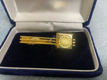 골드 꽃 무늬 넥타이핀 케이스 포함