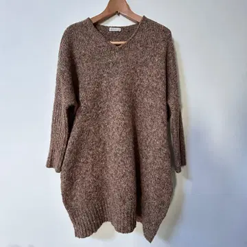 earth 브라운 V넥 니트 긴팔