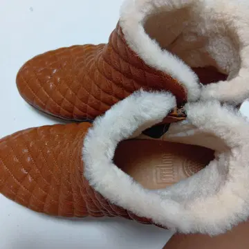 브라운 퀼팅 부츠 fitflop