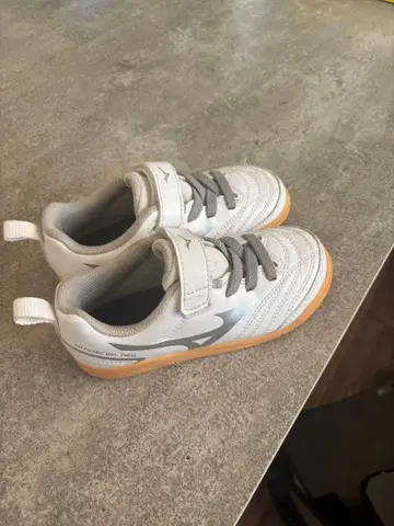 미즈노 축구화 화이트/그레이 17.5cm