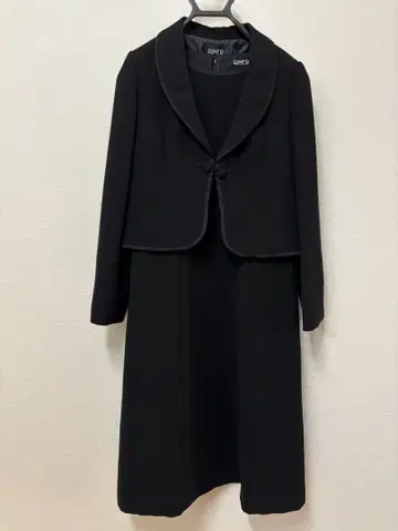 블랙 원피스 수트 (자켓 포함)