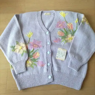 손뜨개질 꽃무늬 자수 라벤더 가디건