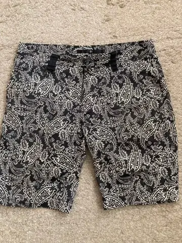 NO ID 페이즐리 무늬 숏팬츠 사이즈 3