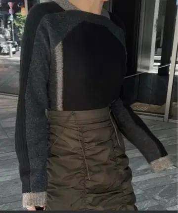 WILLFULLY 래글런 칼라 컨피규레이션 니트