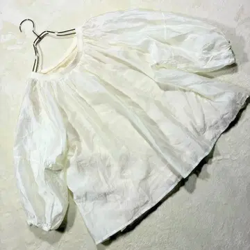 노알 포근한 볼륨 슬리브 블라우스 시어 소재 이너 포함 화이트 계열