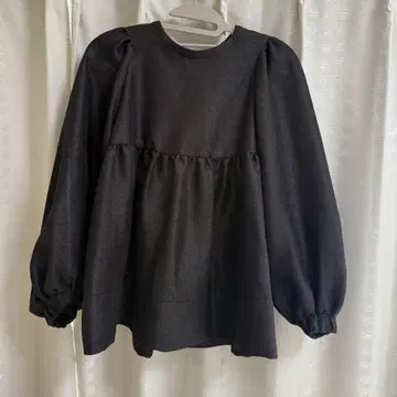 yori 샤이니 퍼프 블라우스 블랙