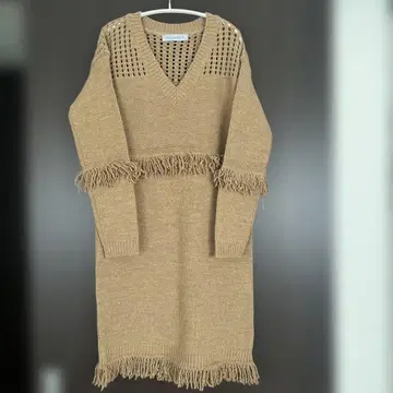 리나시멘토 브라운 계열 V넥 프린지 니트 원피스