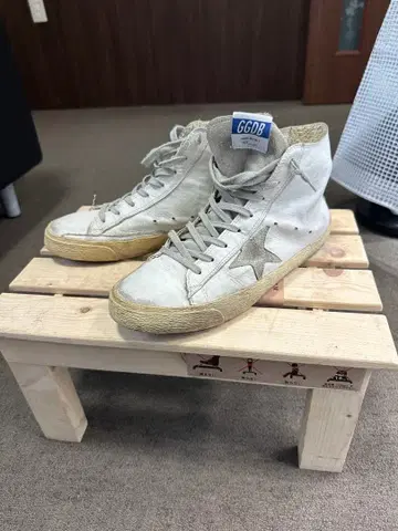 골든구스 하이컷 스니커즈