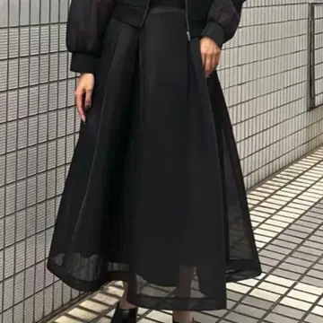 ELENDEEK 메쉬 본딩 플레어 스커트 블랙 01