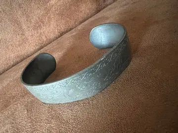 인그레이빙 꽃무늬 메탈 커프 팔찌 애리조나 구매