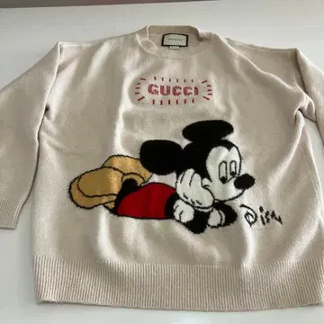 미키마우스 긴팔 스웨터