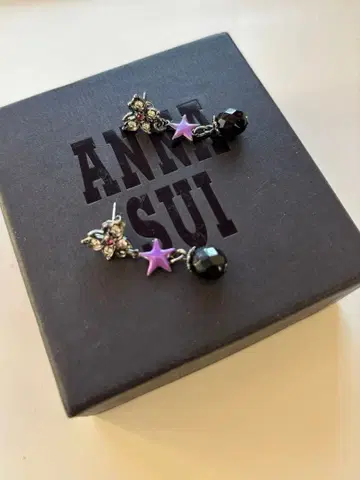 ANNA SUI 별 모양 귀걸이