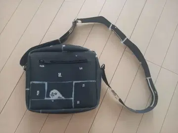 미나 페르호넨 숄더백