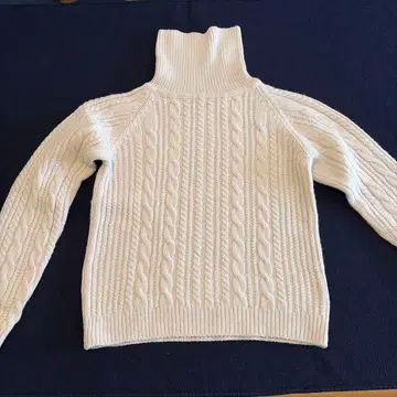 마가렛호웰 아이보리 하이넥 스웨터