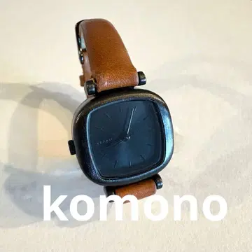 komono 브라운 가죽 스퀘어 아날로그 손목시계 블랙 페이스