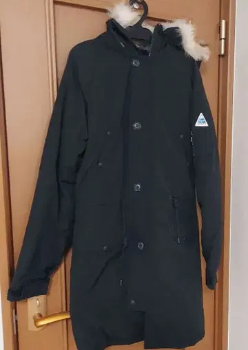 케이프 하이츠 CAPE HIGHTS 블랙 다운 자켓 후드 부착 하자 있음