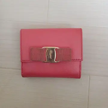 리본 포함 핑크 접이식 지갑 Ferragamo