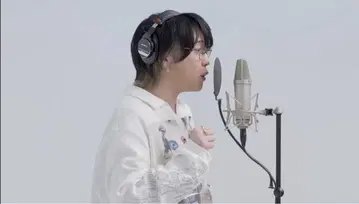 오오모리 모토키 착용 피케 셔츠