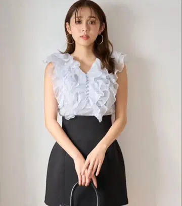 snidel 슬리브리스 프릴 블라우스