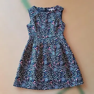 (미사용 새상품) 슈퍼 뷰티 자카드 직물 슬리브리스 원피스