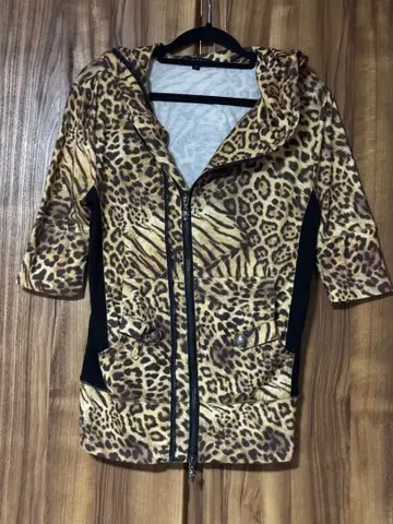 [ WILD PARTY ] 레오파드 무늬 x 스컬 지퍼 5부 소매 후드티