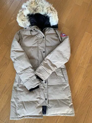 Canada Goose 베이지 롱 다운 자켓