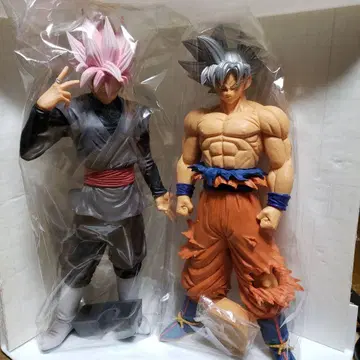 드래곤볼 손오공 피규어 세트입니다.