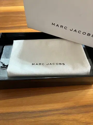 MARC JACOBS 장지갑 수납 봉투 포함