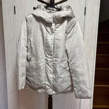 화이트 후드 부착 자켓