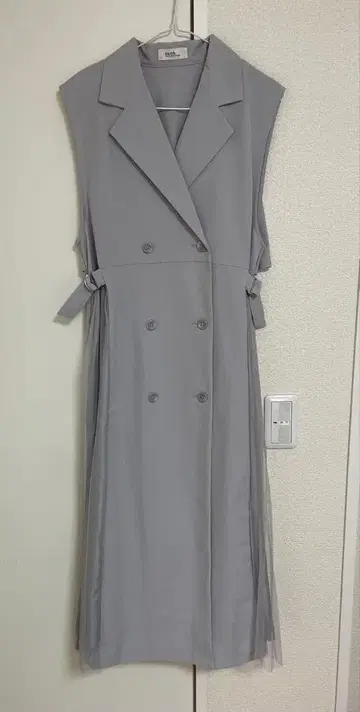 earth 그레이 더블 브레스트 슬리브리스 원피스